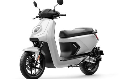 Niu réduit le prix de son scooter électrique MQi GT 100 à 2 899 euros