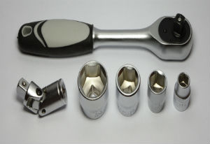  Clé à douille 
