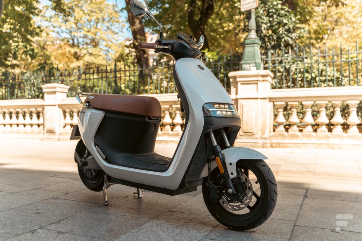 Comparaison de Ninebot Kickscooter ES1 vs ES2