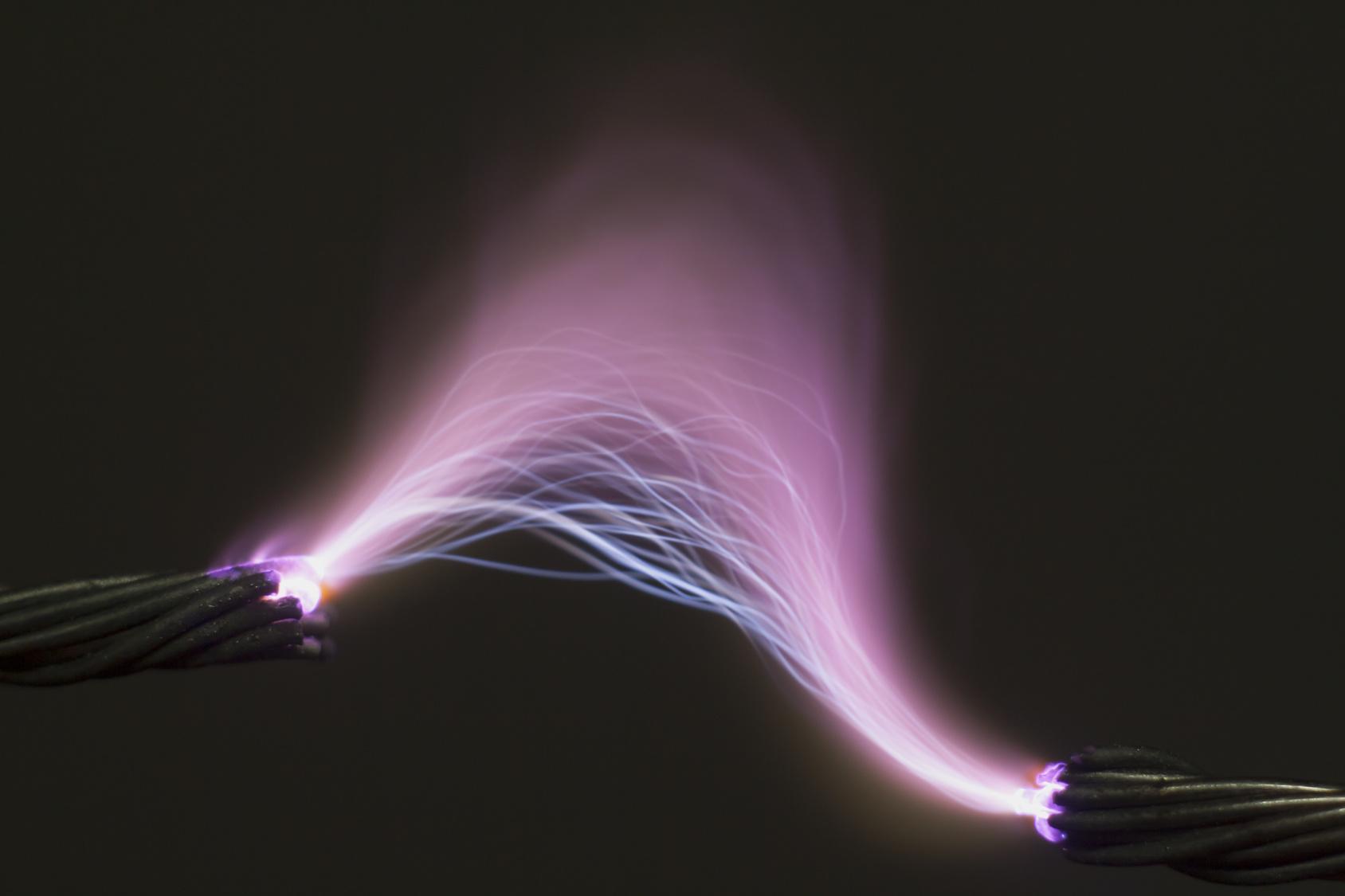La batterie⁢ pèse 4,6 kg et le vélo pèse ⁤au total 38 kg,⁤ ce qui en fait un « gros‌ bébé ». Les pneumatiques, de taille⁤ 20 pouces et ‍4 ⁣de large, sont parfaits pour tous types ​de terrains. Passons maintenant ‍aux tests ⁤!