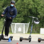 Maîtrisez l'équilibre sur une trottinette électrique